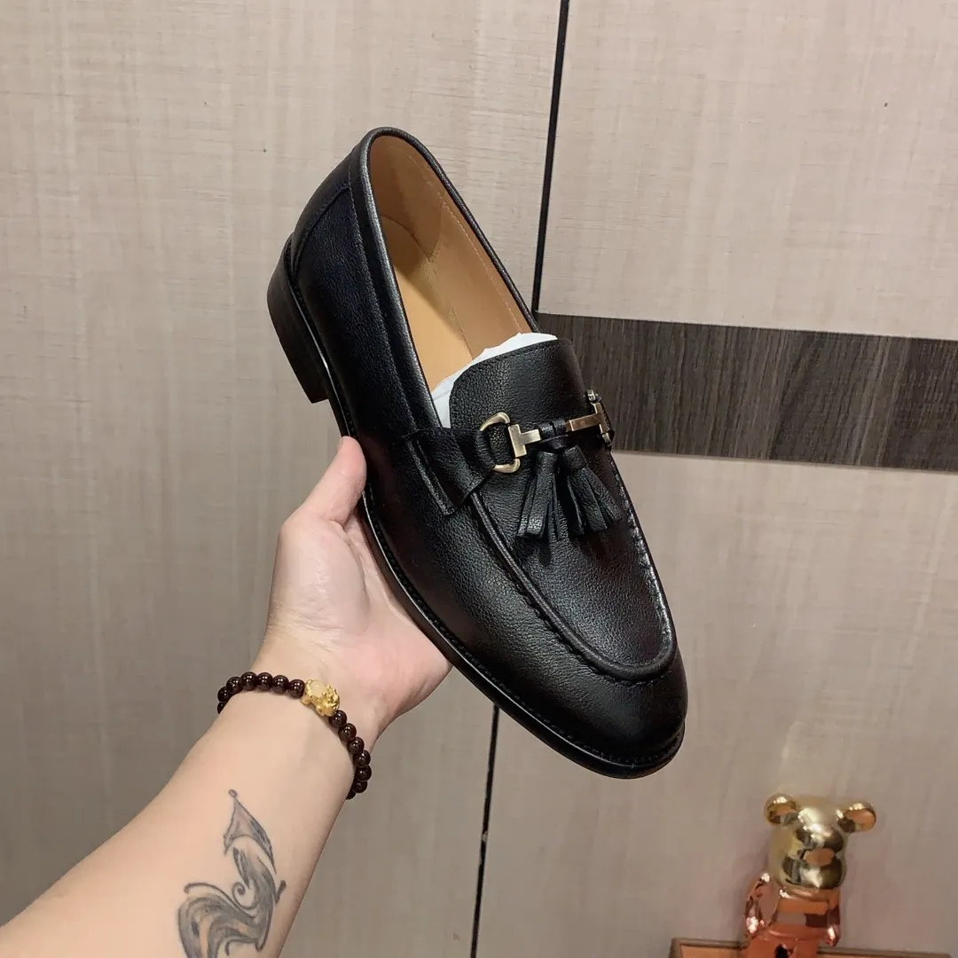 Men's Leather Shoes Men's Shoes 💰480💰💰🎩🎩 [Lightning] [Lightning] "Gucci*" The latest and most popular casual business leather shoes, top brand [Seduce] luxury ~ purchasing agent, top quality ~. [Strong] The upper is made of imported breathable cowhide with matching material ➕ breathable cowhide feet (•) and fine workmanship. The original stylish and stylish soft rubber wear-resistant and non-slip outsole is light and comfortable on the feet. The real thing looks better when photographed in person. 1011: code: 38-44, can be customized to 45